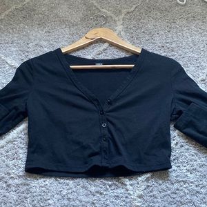 I’m selling a size S shirt I got from Shein online. It did not fit me.